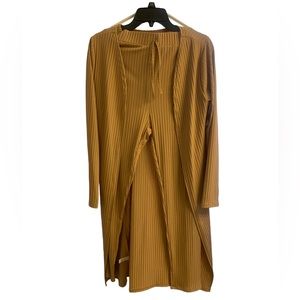 2 piece jacket and pants set, new never worn size medium.